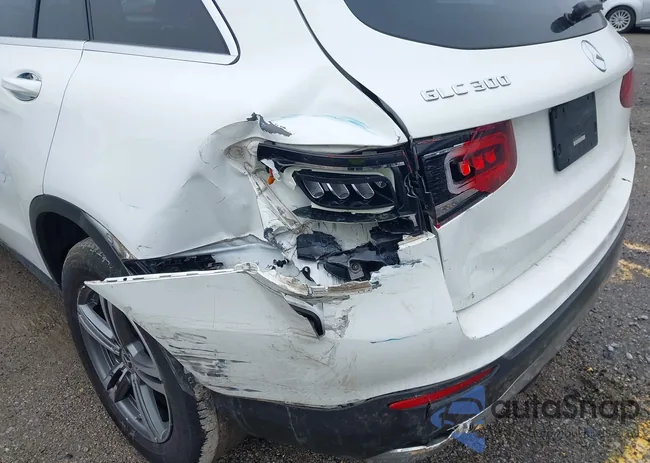 W1N0G8EB0LF823560: 44398853