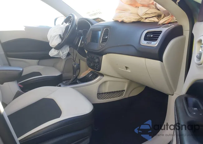 3C4NJCBB5KT652444: 44398885