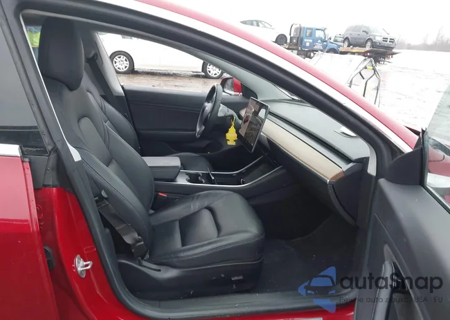 5YJ3E1EB9JF054561: 44398941