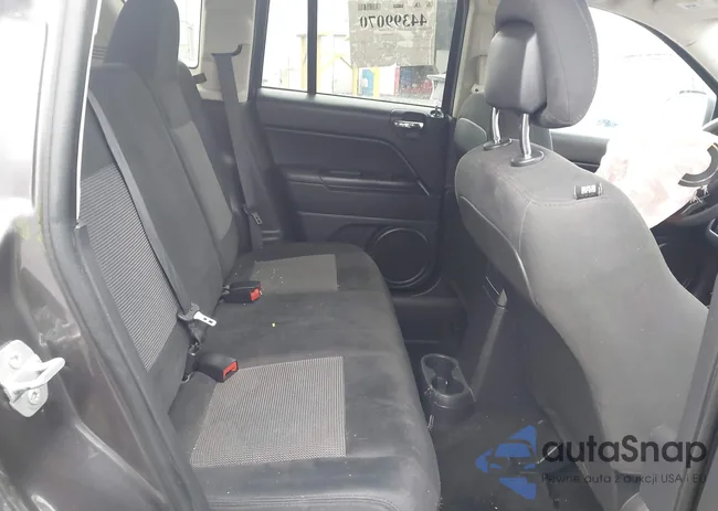 1C4NJCBBXFD171696: 44399070