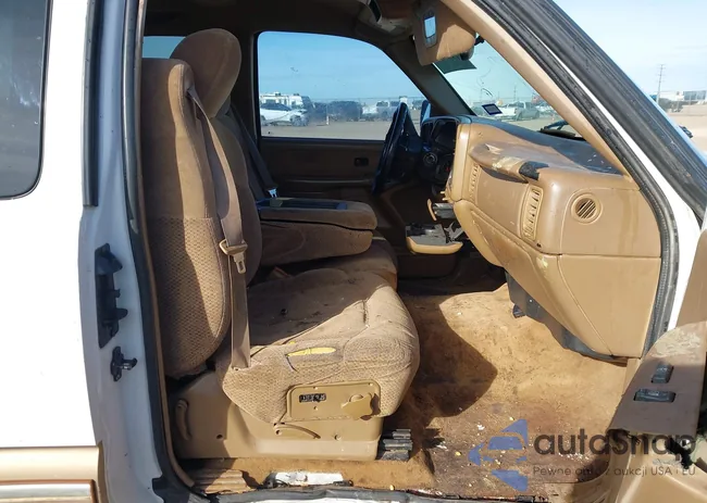 1GCFC29T8XZ116904: 44398657