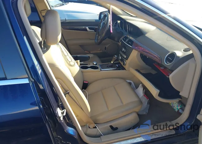 WDDGF4HB3CR223200: 44400132