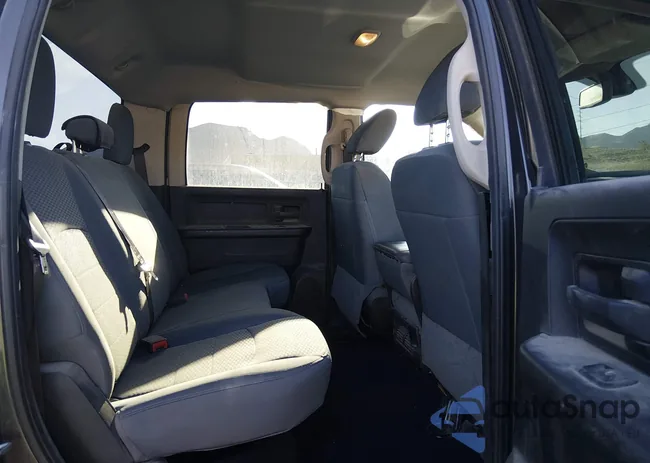 3C6UR5CL1JG289937: 44399589