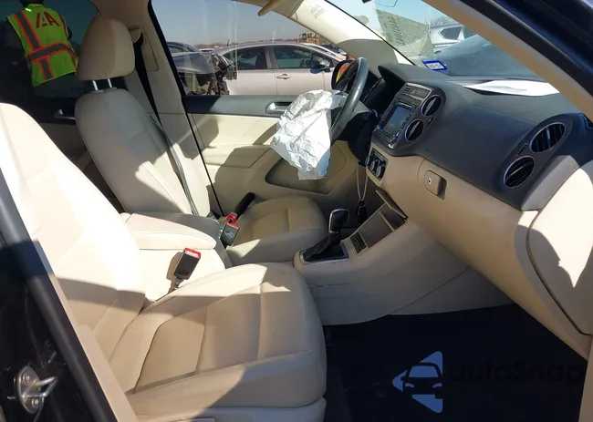 WVGAV7AX8CW521460: 44401042