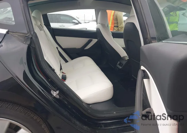 5YJ3E1EA9JF177929: 44401358