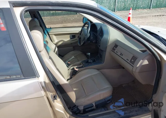 WBACB3319NFE06389: 44400676