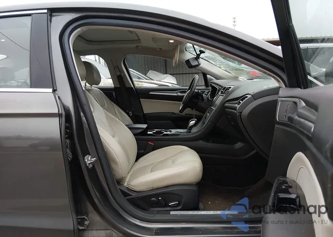 3FA6P0K9XFR145241: 44400740