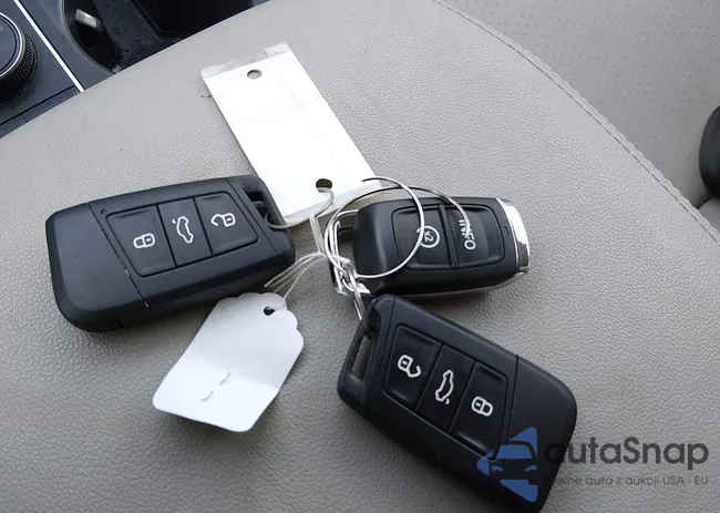 1V2LR2CA9KC562482: 44402976