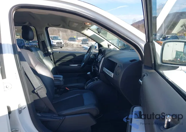 1C4NJDEB6FD396733: 44402575