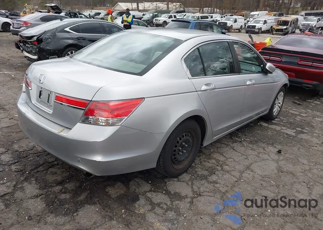 1HGCP2F32BA092314: 44402776