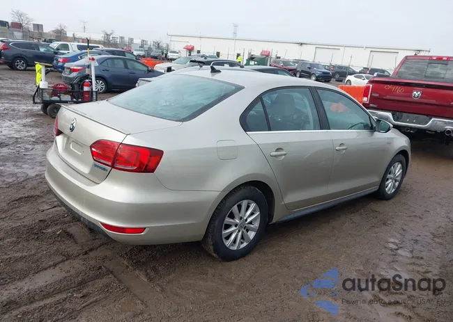 3VW637AJ4DM255512: 44404209