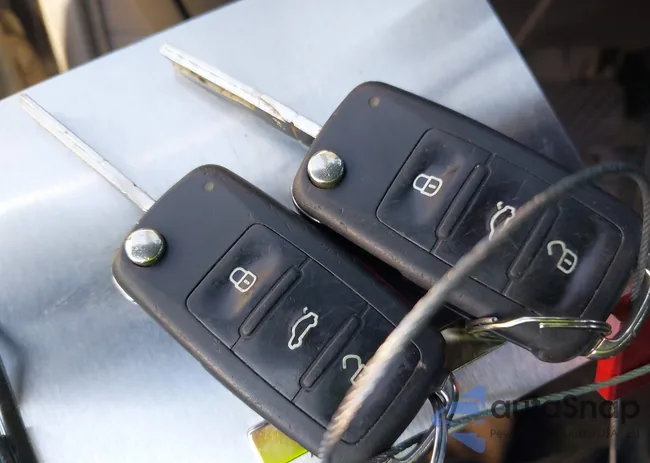 3VWDX7AJ3CM453704: 44404227