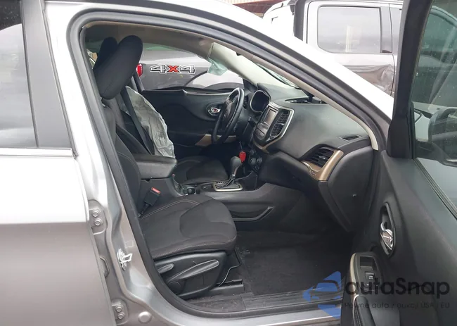 1C4PJLCB2HW667428: 44403650