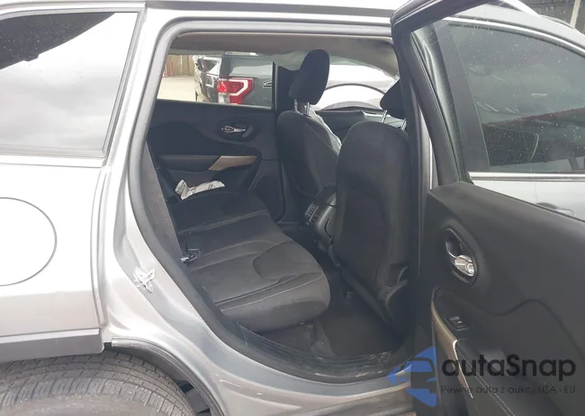 1C4PJLCB2HW667428: 44403650