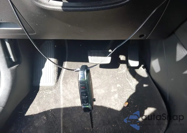 3KPF24AD0ME333678: 44403728