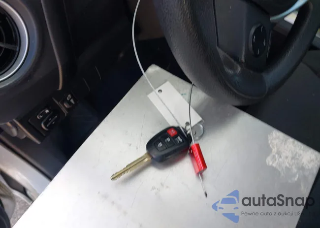 2T1BURHE5HC825910: 44404484