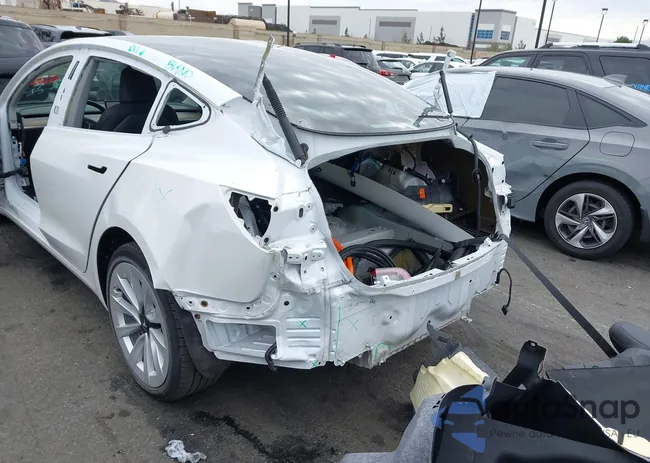 5YJ3E1EB4MF942915: 44404671