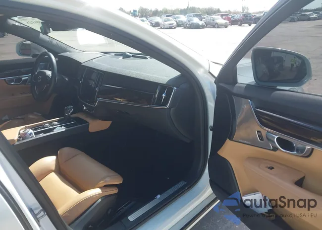 YV1A22MK6H1018153: 44406125