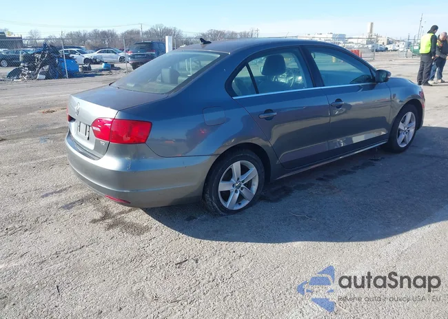 3VWLL7AJ2DM290567: 44406197