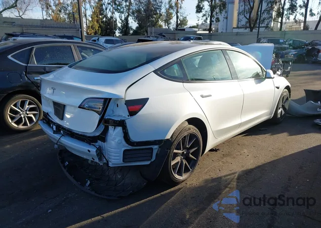 5YJ3E1EA1PF575869: 44405457