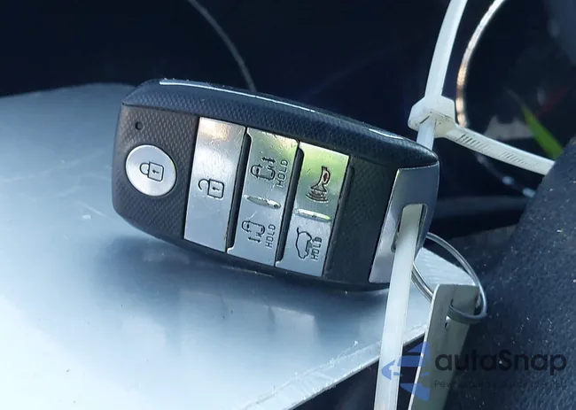 KNDMB5C11H6252779: 44405662