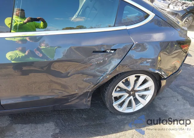 5YJ3E1EB3KF469280: 44407009