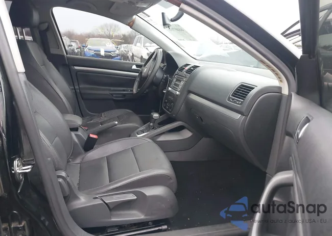 3VWEF71K27M089569: 44407046