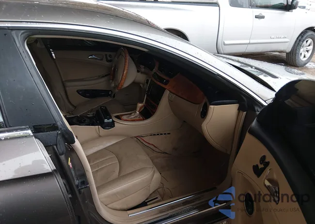 WDDDJ75X16A012549: 44407178