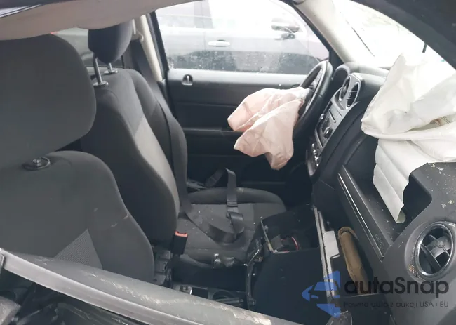 1C4NJRFB0GD511033: 44408248