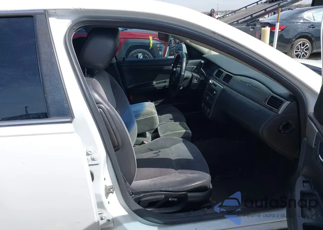 2G1WD5EMXB1204456: 44407437