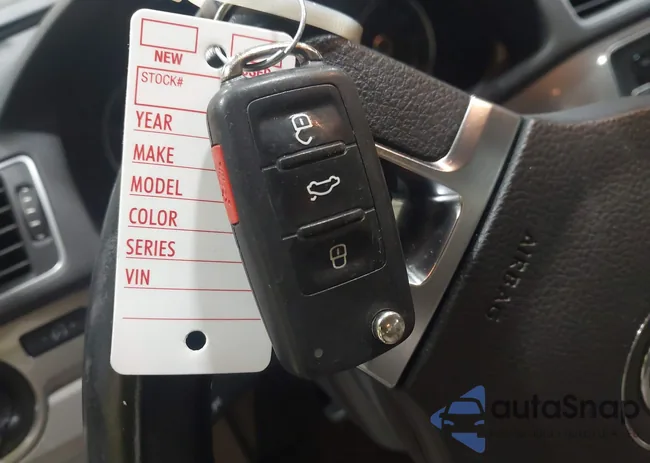 1VWAT7A33FC095607: 44409224