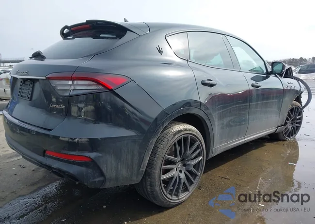 ZN661YUM8NX402266: 44409335