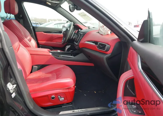 ZN661YUM8NX402266: 44409335