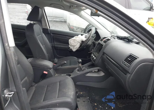 3VWRZ7AJ7AM063928: 44411405