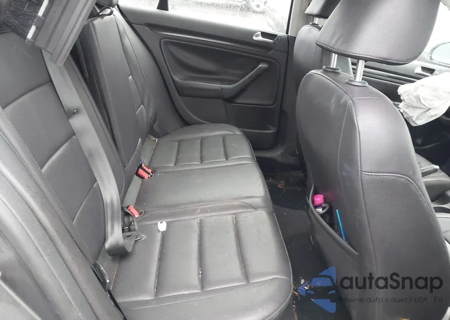 3VWRZ7AJ7AM063928: 44411405