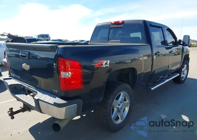 1GCHK236X8F218223: 44412212