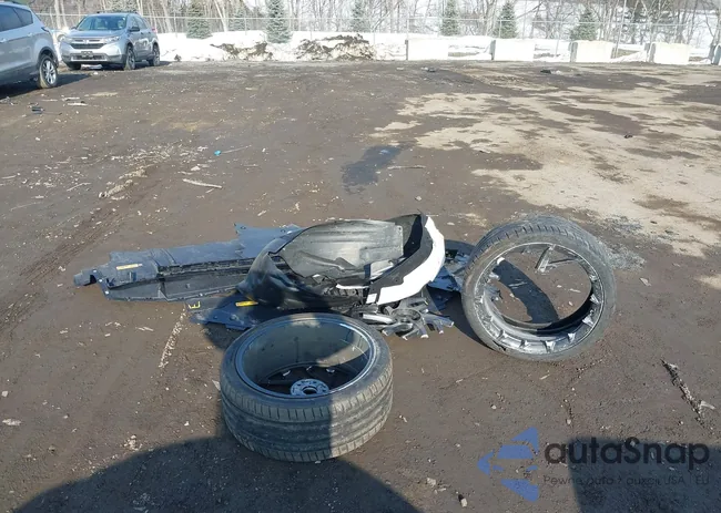 5YJSA1E63TF556107: 44412334