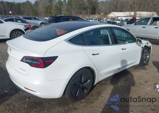 5YJ3E1EB8JF094761: 44412734