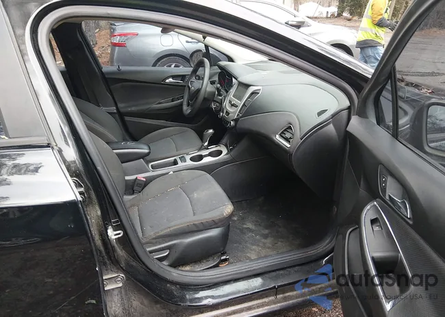 1G1BC5SM3J7199608: 44414233