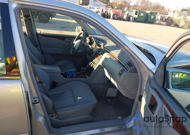 WDBJF70J1YB023094: 44414266