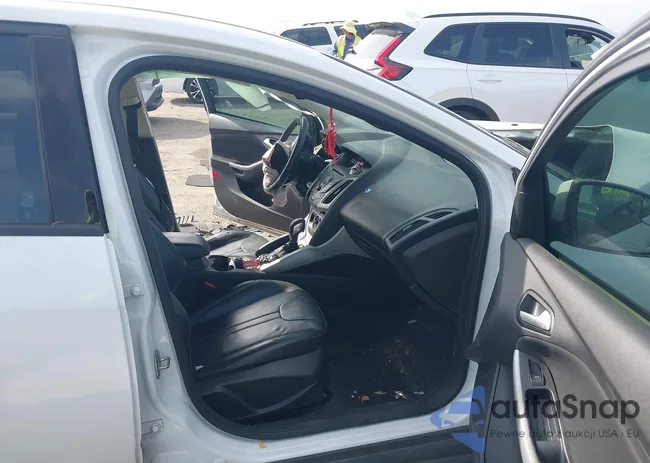 1FADP3F21EL130081: 44414275