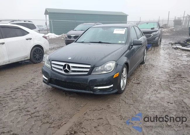 WDDGF8BB5CR212215: 44415048