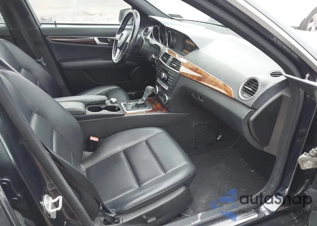 WDDGF8BB5CR212215: 44415048