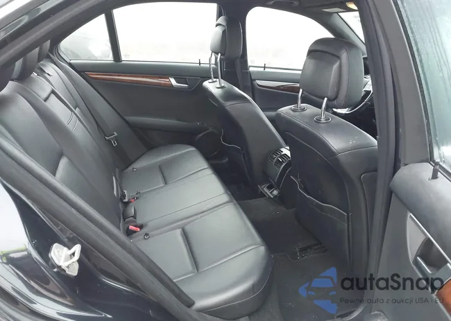 WDDGF8BB5CR212215: 44415048