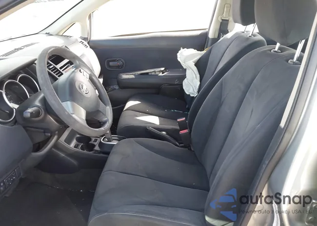 3N1BC11E88L392288: 44415216