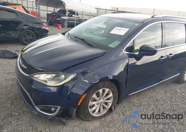 2C4RC1BG1KR561069: 44415269