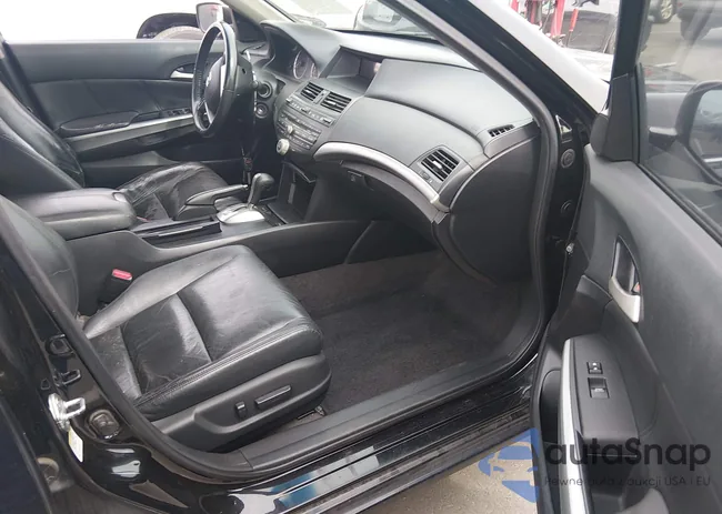 1HGCP36818A062070: 44415530