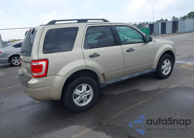 1FMCU0D77CKB87508: 44415645