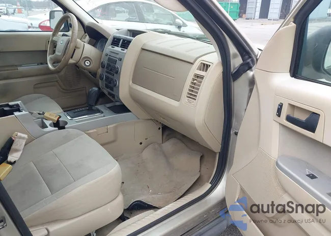 1FMCU0D77CKB87508: 44415645