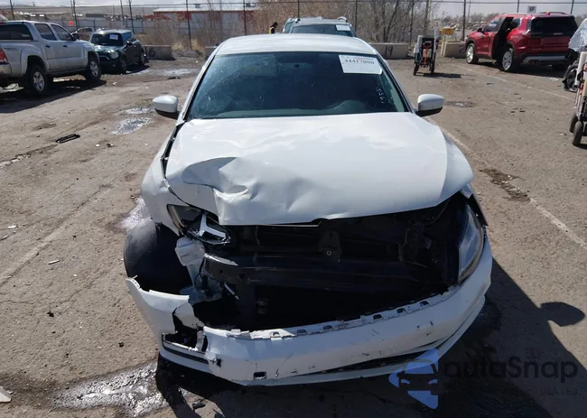 3VW2B7AJ9HM416055: 44417000